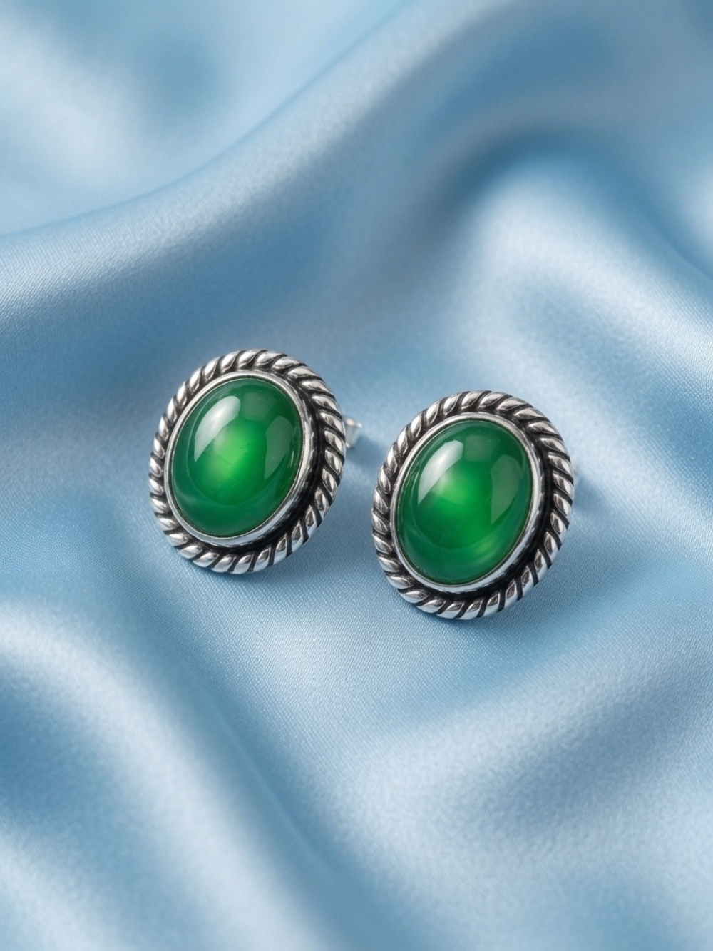 Classic Green Cabochon Rope-Edge Silver Stud Earrings